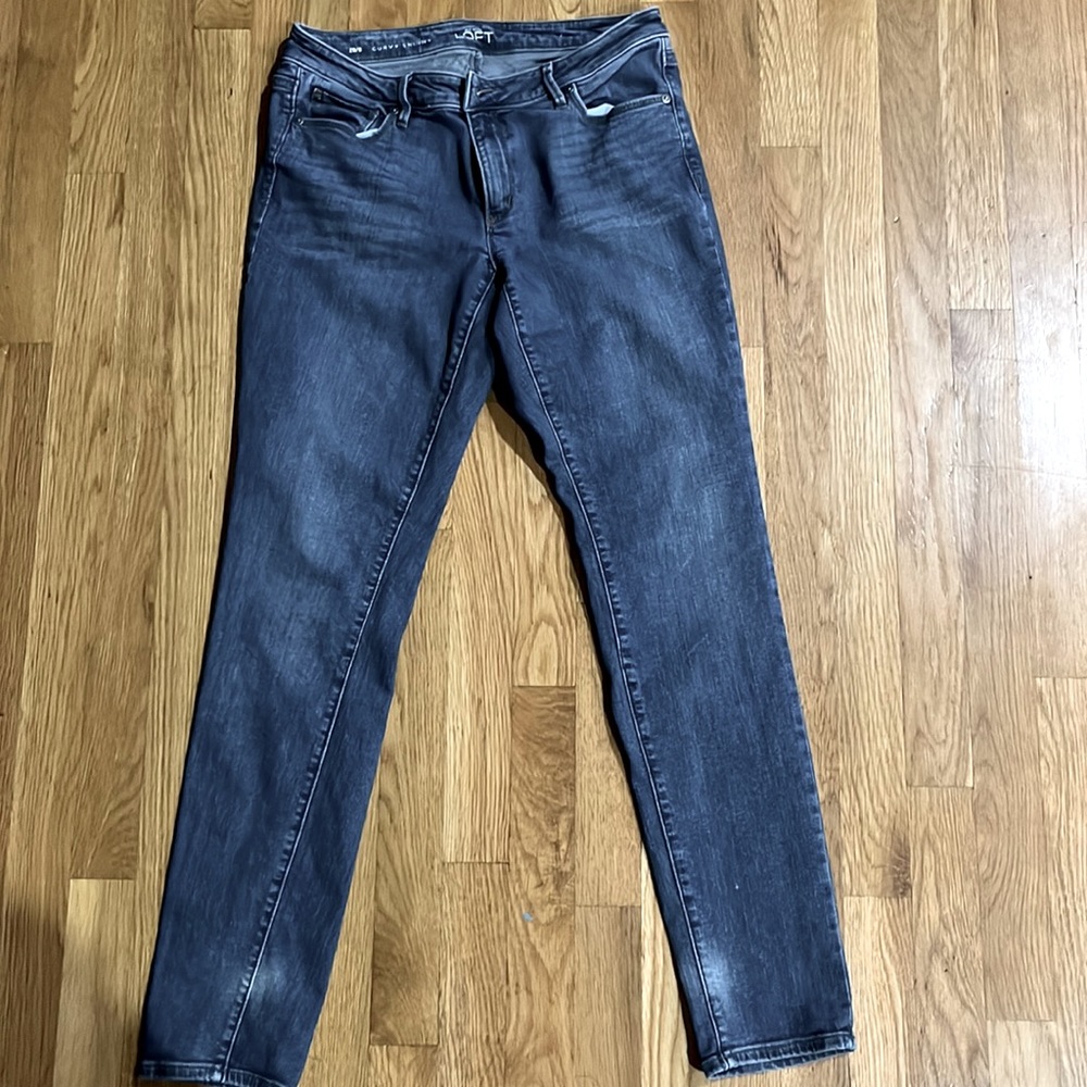 The loft curvy skinny jeans size 8. Used normal wear good condition